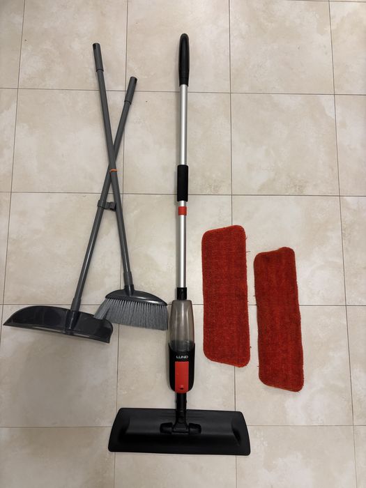 Mop ze spiryskiwaczem + zmiotka