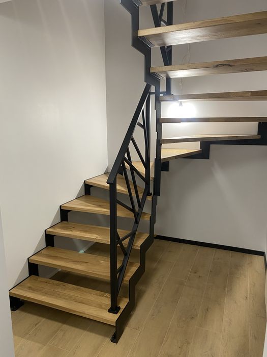 Schody metalowe, stalowe, nowoczesne, loft, na jednej belce, samonośne