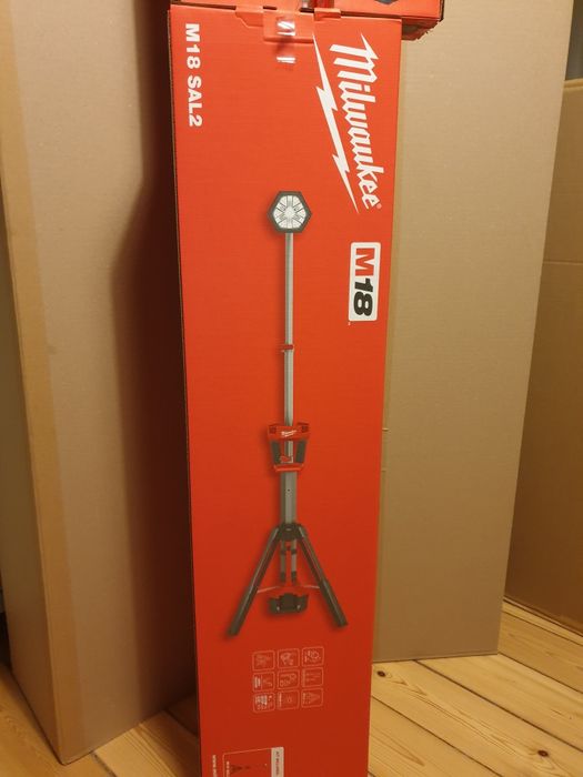 Zestaw lamp Milwaukee M18