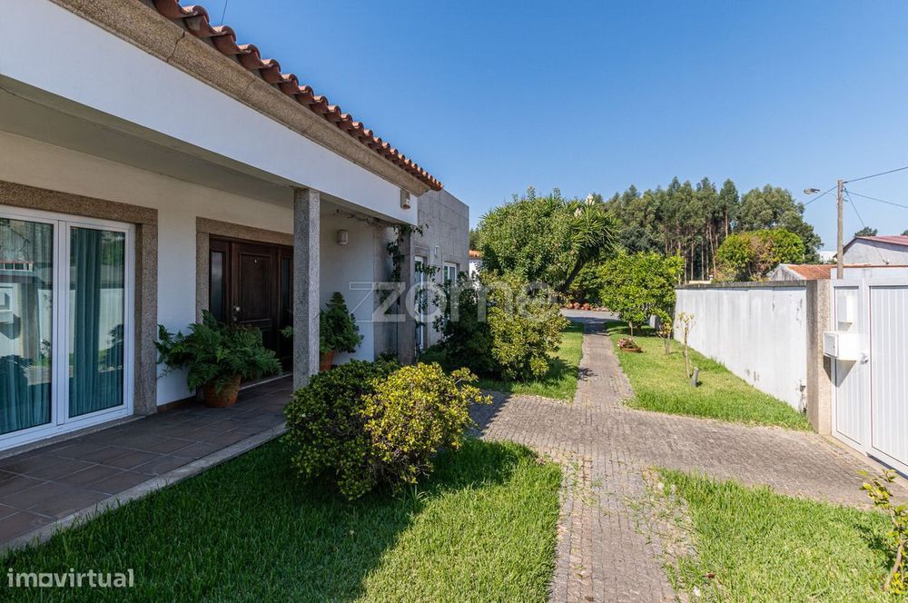 Moradia Térrea com 4 Suites e Bosque privativo em Moreira | Maia