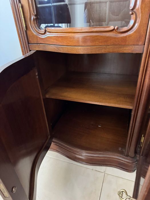 Vendo cristaleira em Madeira