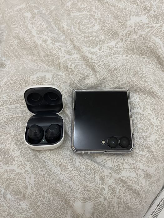 Samsung Z Flip 7 256GB + Galaxy Buds Fe
