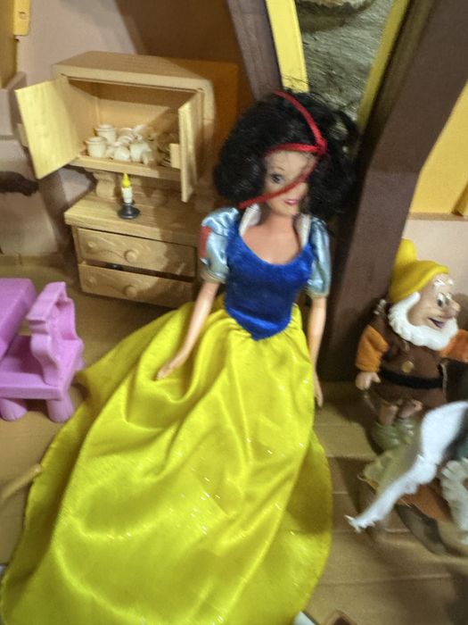 Casa branca de neve e  anoes