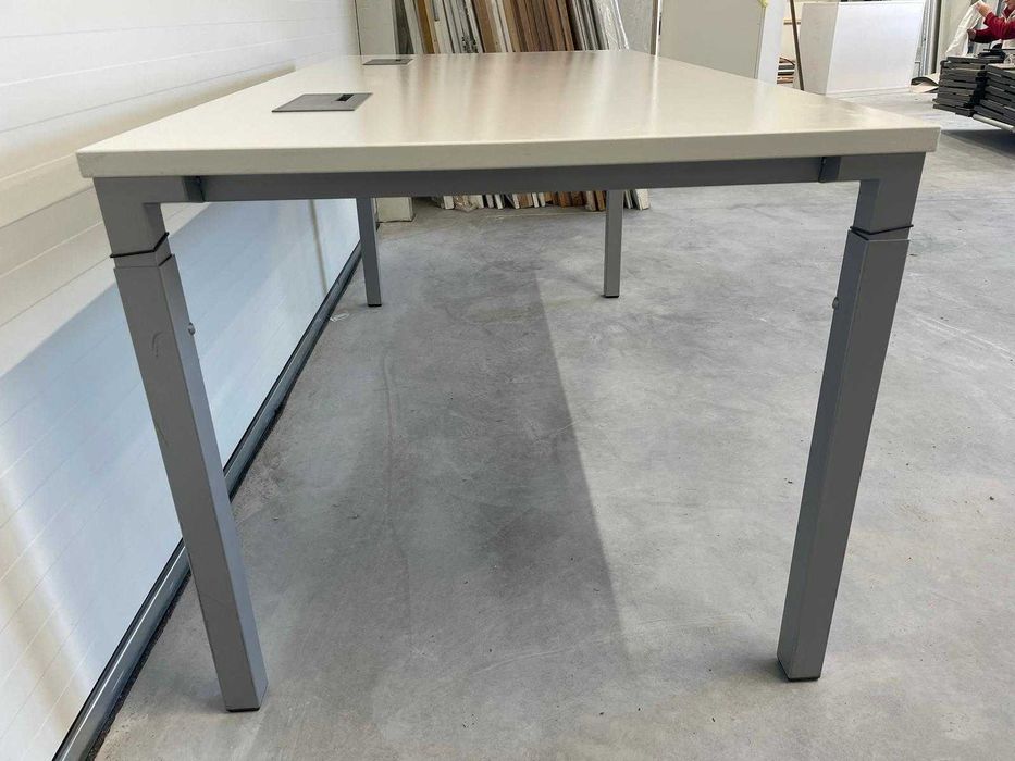 Biurko białe Steelcase Kalidro 160/180x80