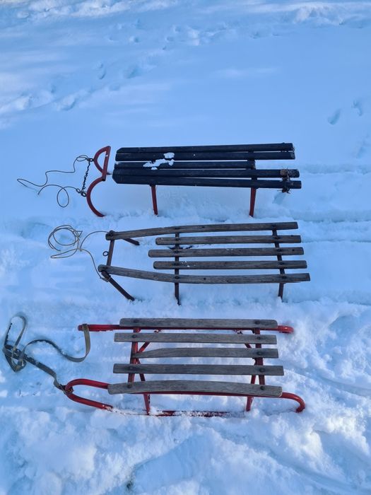 Solidne metalowe sanki składane