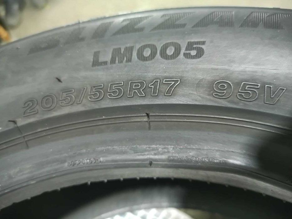 Шина Bridgestone 205/55R17. 1шт. Зима Розпаровка (354)