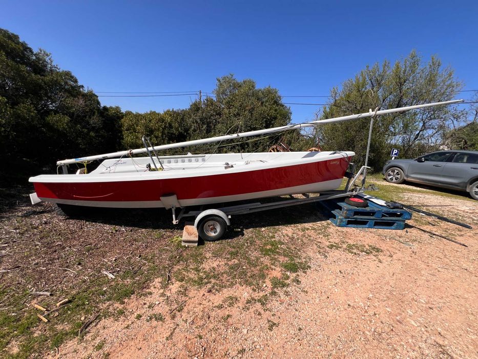 Laser Stratos 2000 Keel