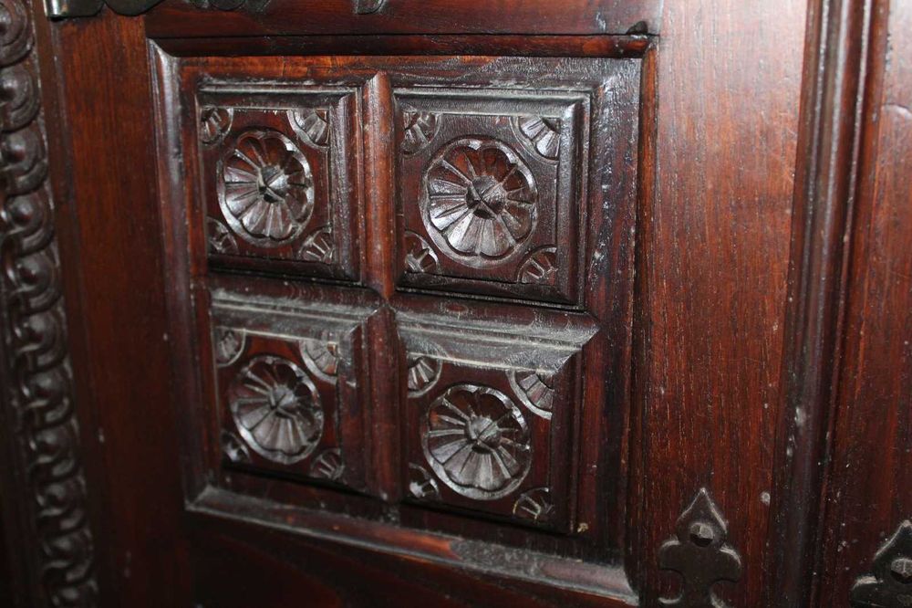 Móveis antigos para desocupar