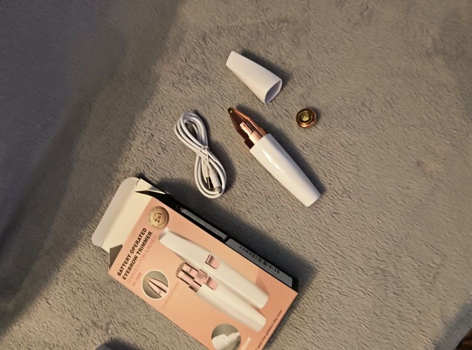 Trymer do twarzy z dwoma końcówkami