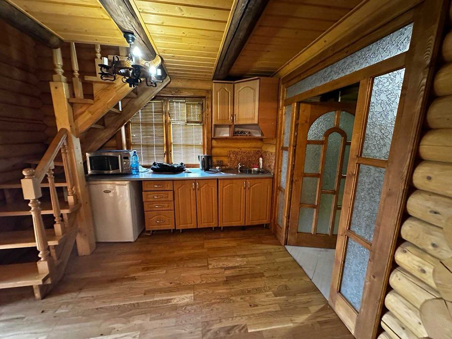 Продається дачний будинок в с. Ганичі