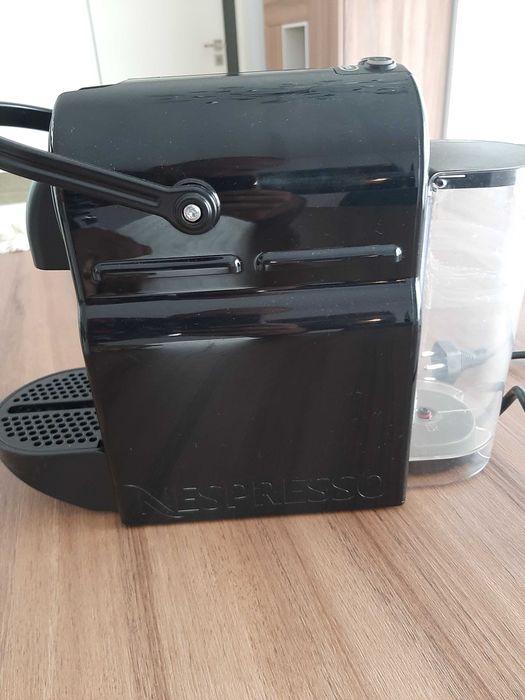 Máquina de café nespresso delonghi