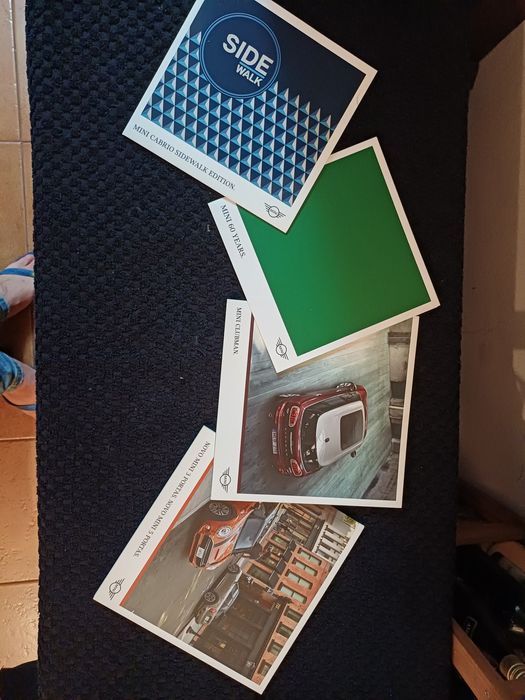 4 catálogos da marca MINI