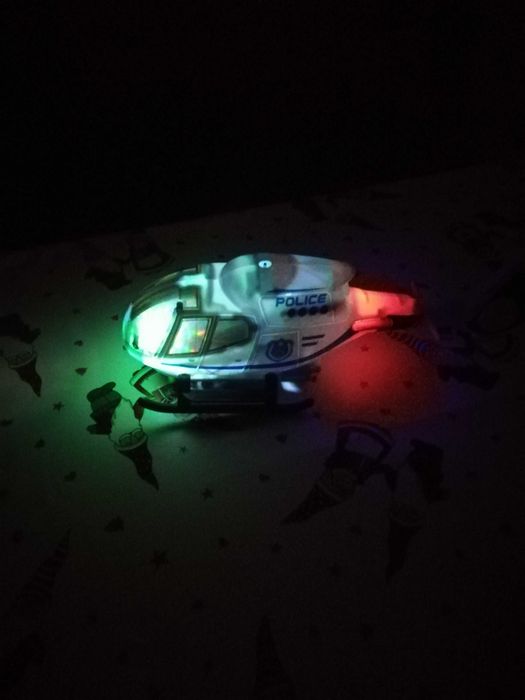 Продаю интерактивную игрушку вертолет " POLICE  JYD178A-3 "