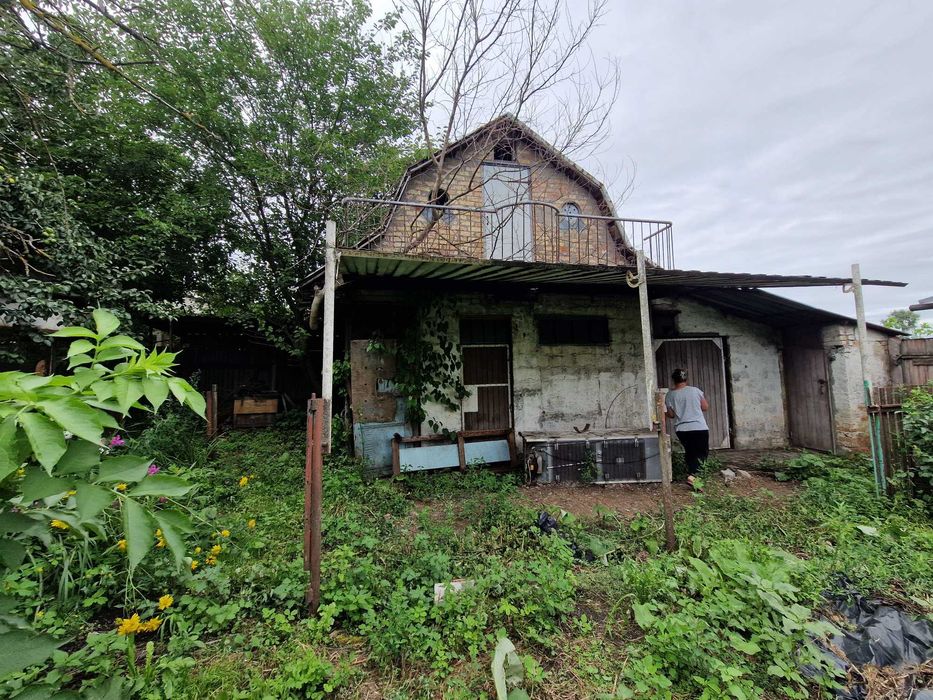 Продається будинок  у центрі с. Бабинці  для дачі чи нової забудови