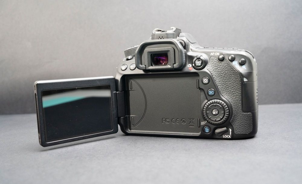 Canon 80d com 5 baterias - Potente e versátil