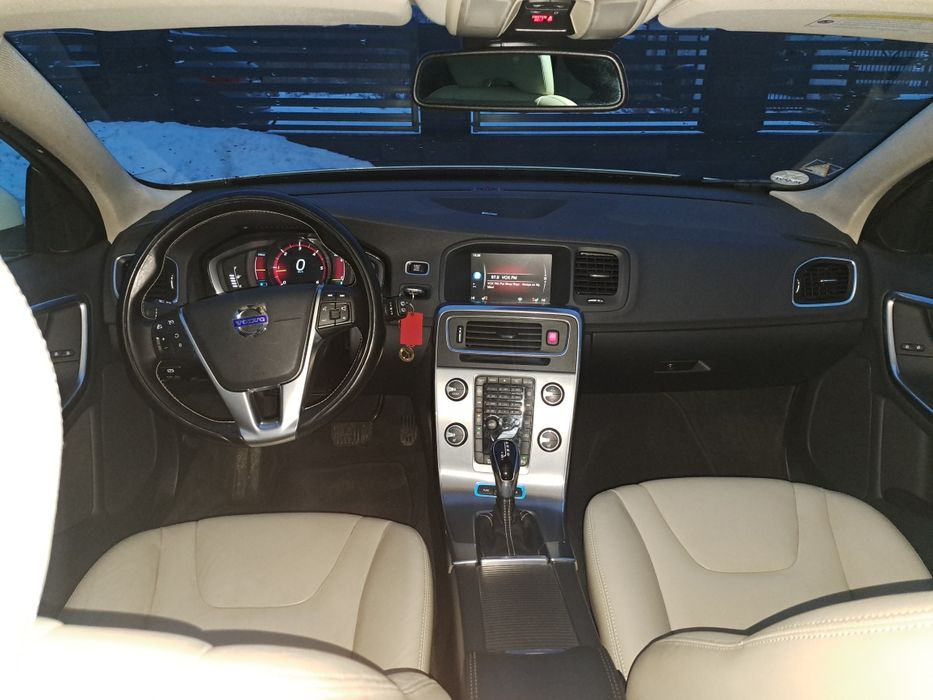 Volvo V60 D6 AWD Plug in Hybrid! Led! Bi-xenon! Navi!