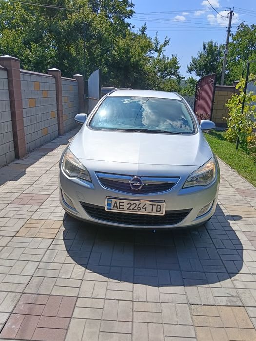 opel astra j 2011
