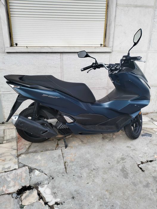 Vendo moto Honda PCX ano 2024.