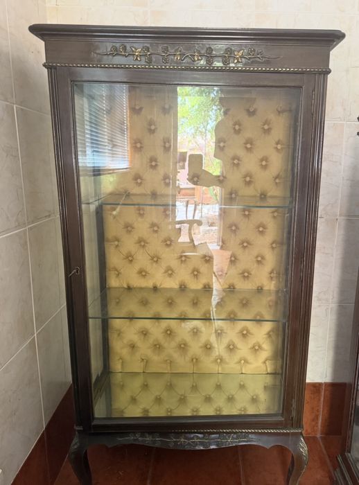 Móvel vitrine clássico