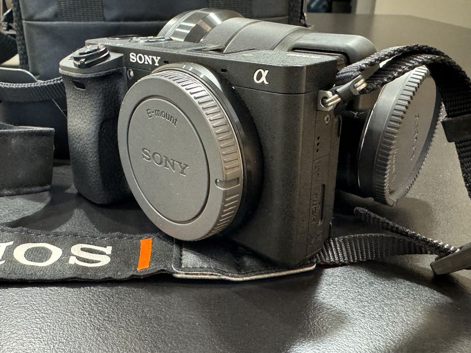 Sony a6300 + об’єктив Sony E PZ 18–105mm f/4 G OSS + аксесуари