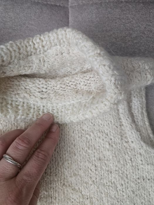 Ręcznie robiony golf bezrękawnik ecru S wełna