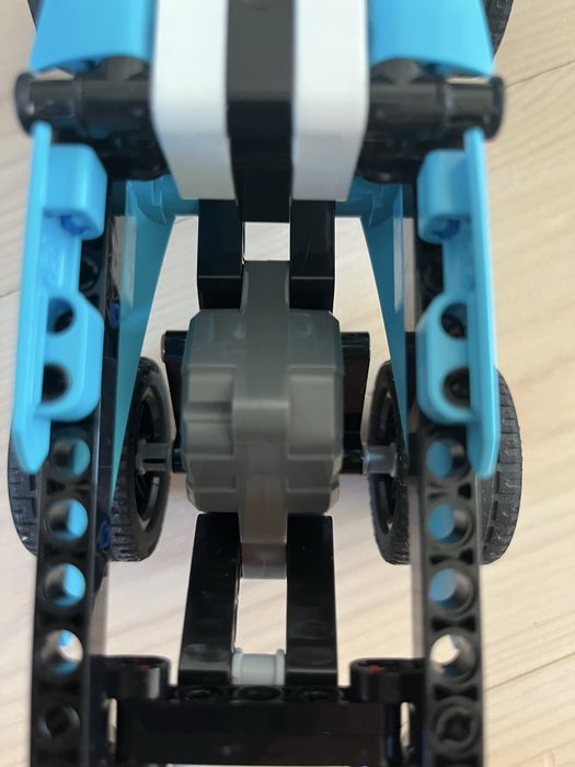 Naciągany samochodzik lego technic