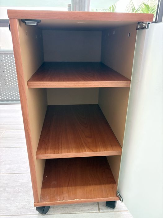 Secretária com Tampo de Vidro e Módulos Laterais [76]