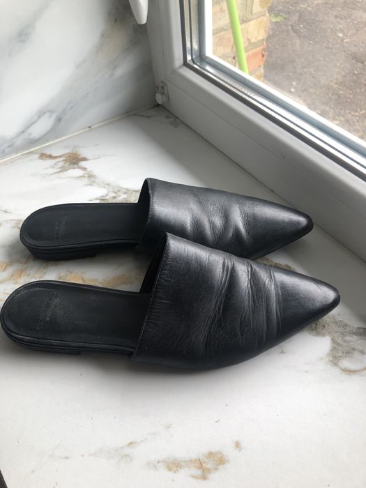 Продам закриті шльопанці