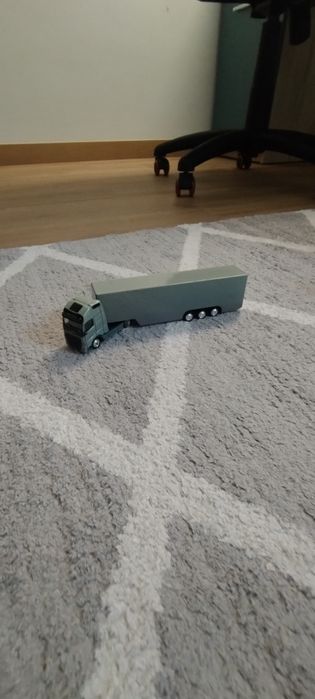 Modelkik Volvo FH Globetrotter z naczepą