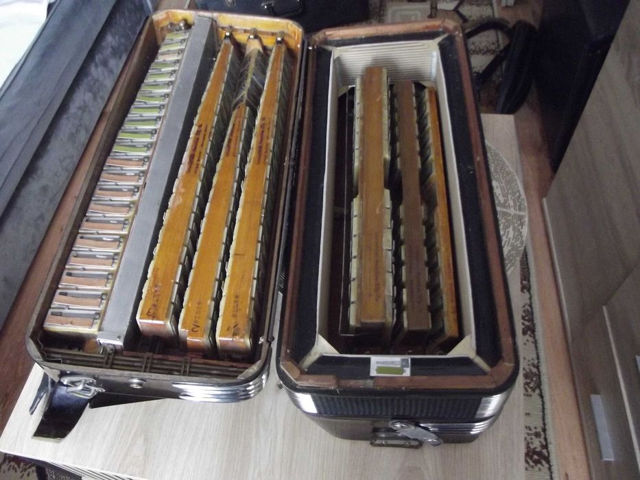 Akordeon International kanałowy 120