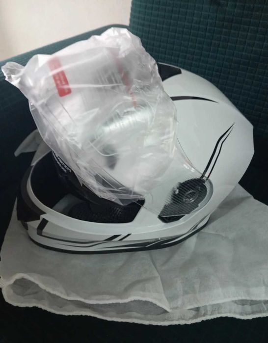 Capacete branco novo