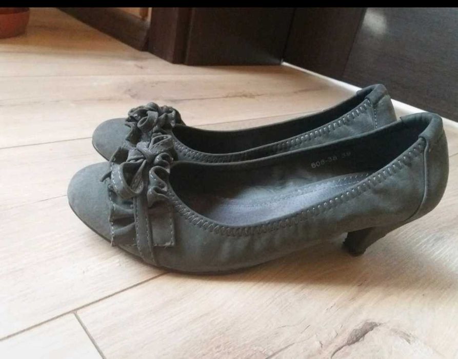 Buty na niskimi obcasie