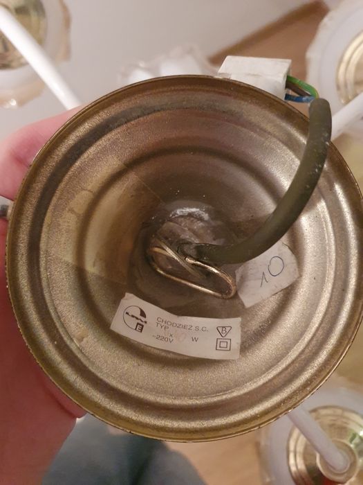 Piękny żyrandol cztero kloszowy chodzież