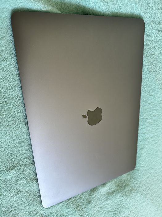 Macbook Air 13 Retina дисплей (2019 год, а1932) идеал