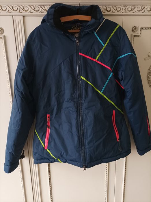 Sportowa kurtka marki LHD
