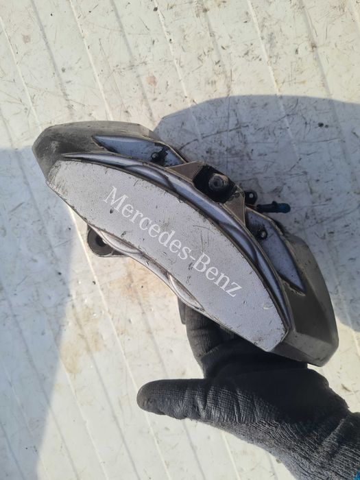 Mercedes S 500 W217 zacisk hamulcowy prawy przód OE Brembo