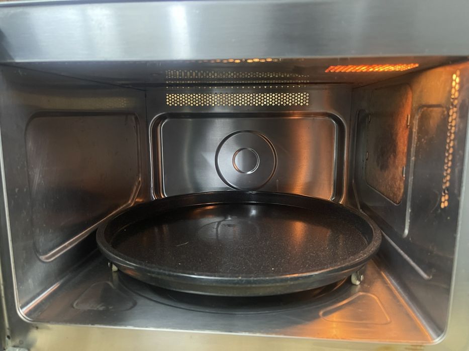 Мікрохвильова піч Sharp