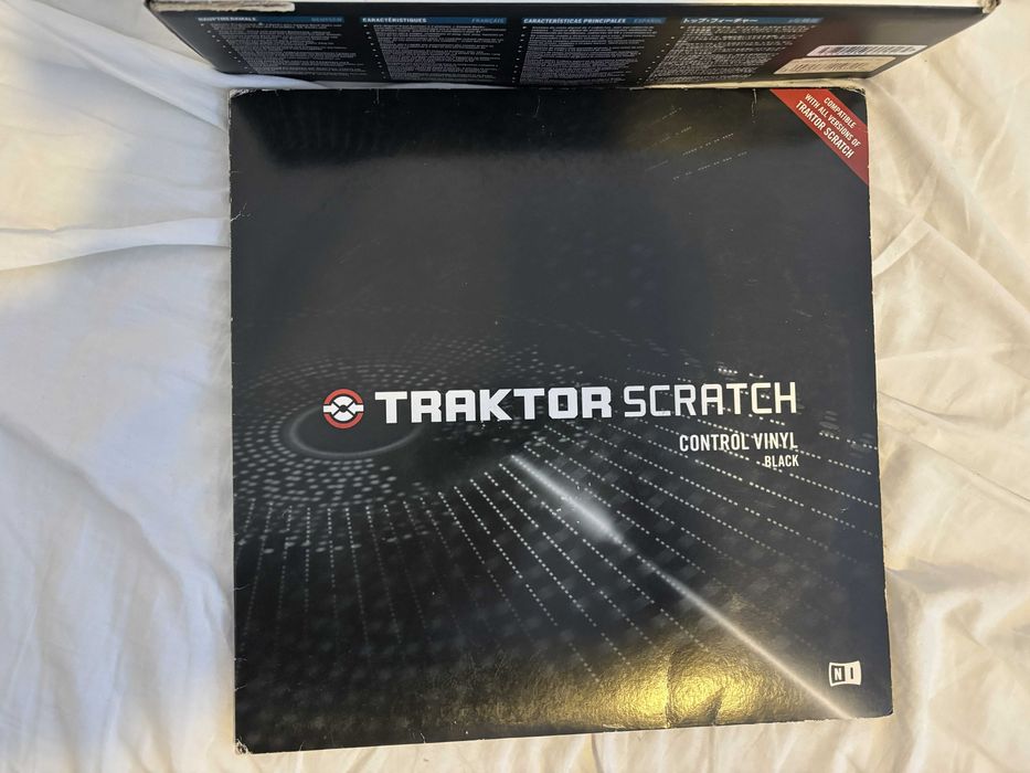 Traktor Scratch Duo 2 (Audio A6) completo + Dois vinis de controlo nova geração Purple e Neon Pink