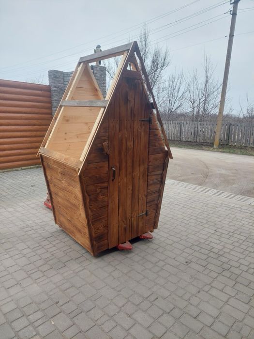 Деревяний туалет , вбиральня