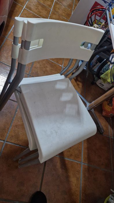 Mesa de escritorio + 4 cadeiras