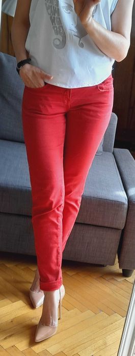 Czerwone jeansy, Zara
