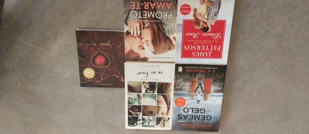 Livros de romance e suspense