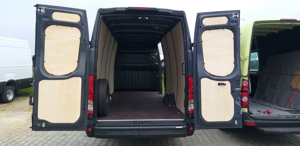 Zabudowa busa Iveco Daily 16m3, 18m3 podłoga, boki, nadkola - MONTAŻ