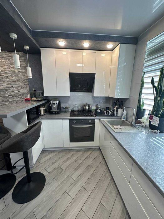 Продається 2-кімнатна квартира з якісним ремонтом в новобудові.