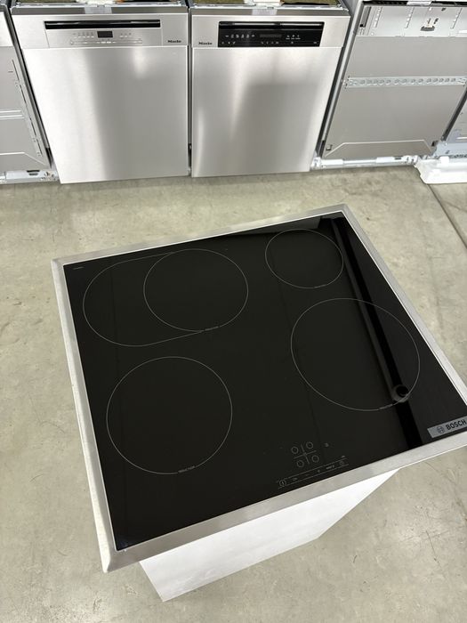 Нова Індукційна варильна поверхня Bosch PIF64RBB5E 60см