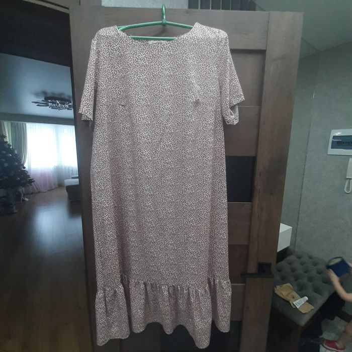 Продам 2 плаття 52 р вільні