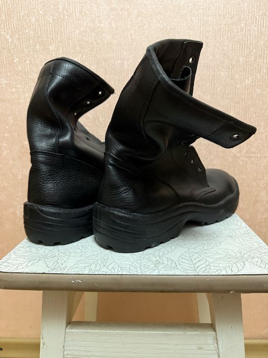 Черевеки , берці 43 розміру чорні