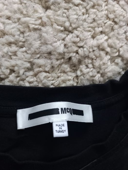 MCQ Alexander McQueen S футболка чорна з принтом  жіноча