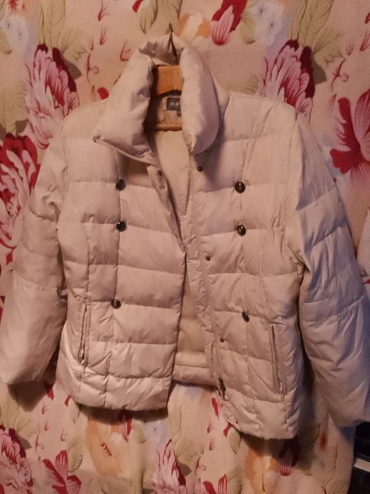 Продам осеннюю женскую курточку.