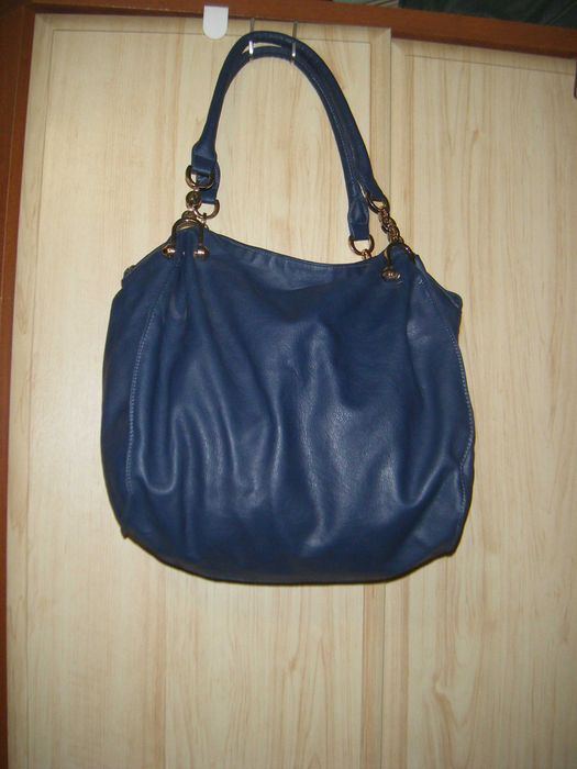 Синяя сумка-хобо на двух ручках